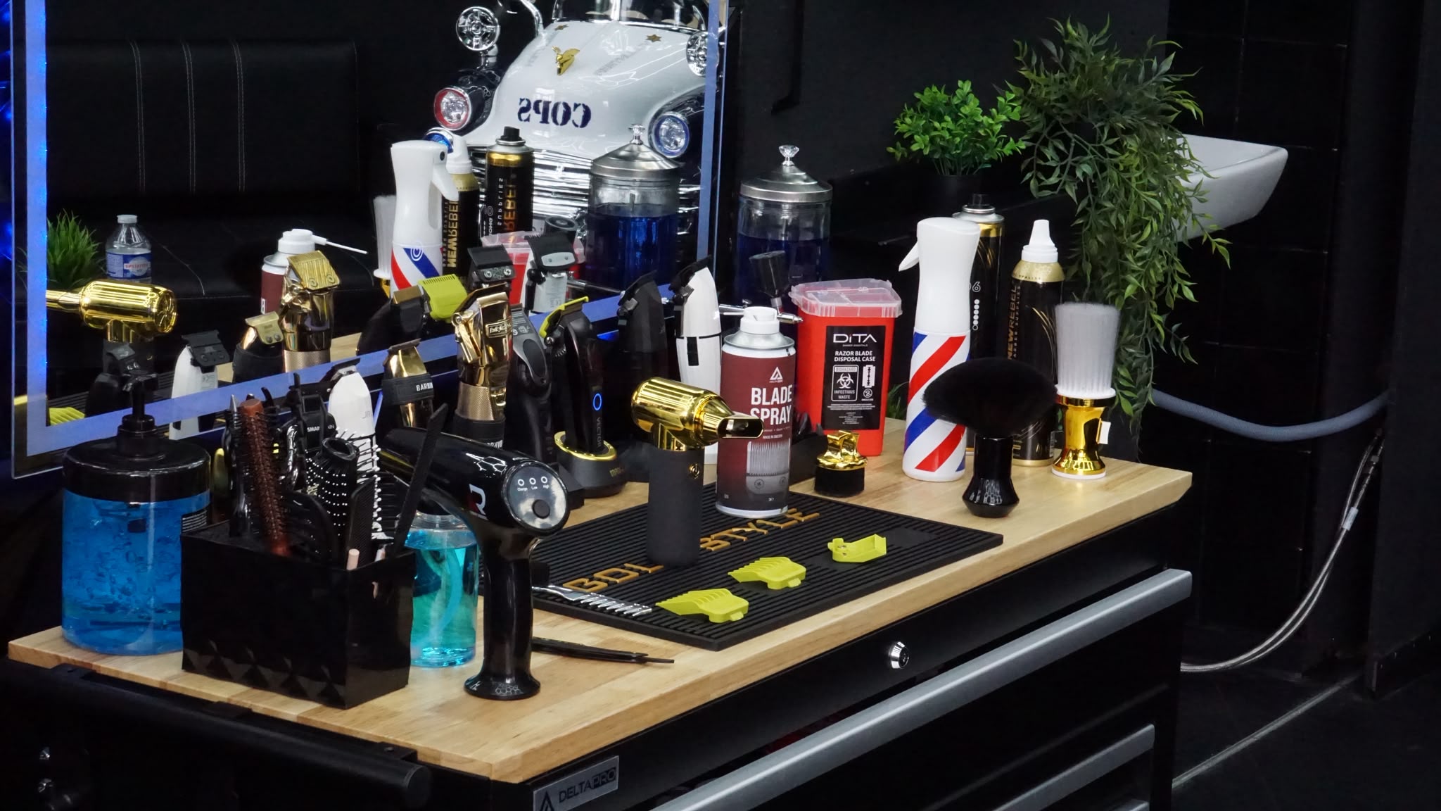 Einrichtung und Arbeitsbereich im Barbershop